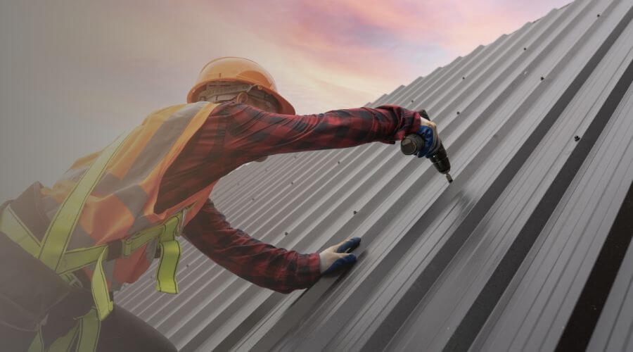 Professional gutter cleaning in Leslie, MI